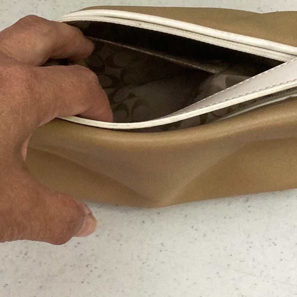 Coach Beige and Cream Leather Shoulder Bag - Picture 10 of 16
